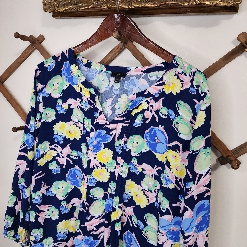 Talbots Women’s Blue Floral Split Neck Pintuck Top Playful Floral Print Size XL - Picture 2 of 9